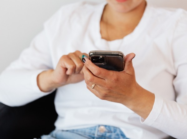 Imagem do post Redes Sociais: Vilãs ou Aliadas da Saúde Mental Feminina?